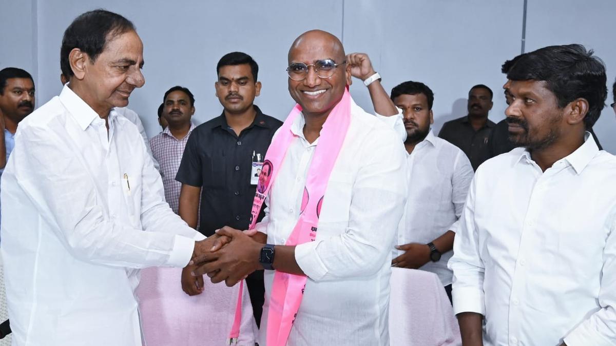 Praveen Kumar joins BRS, flays threats from Congress