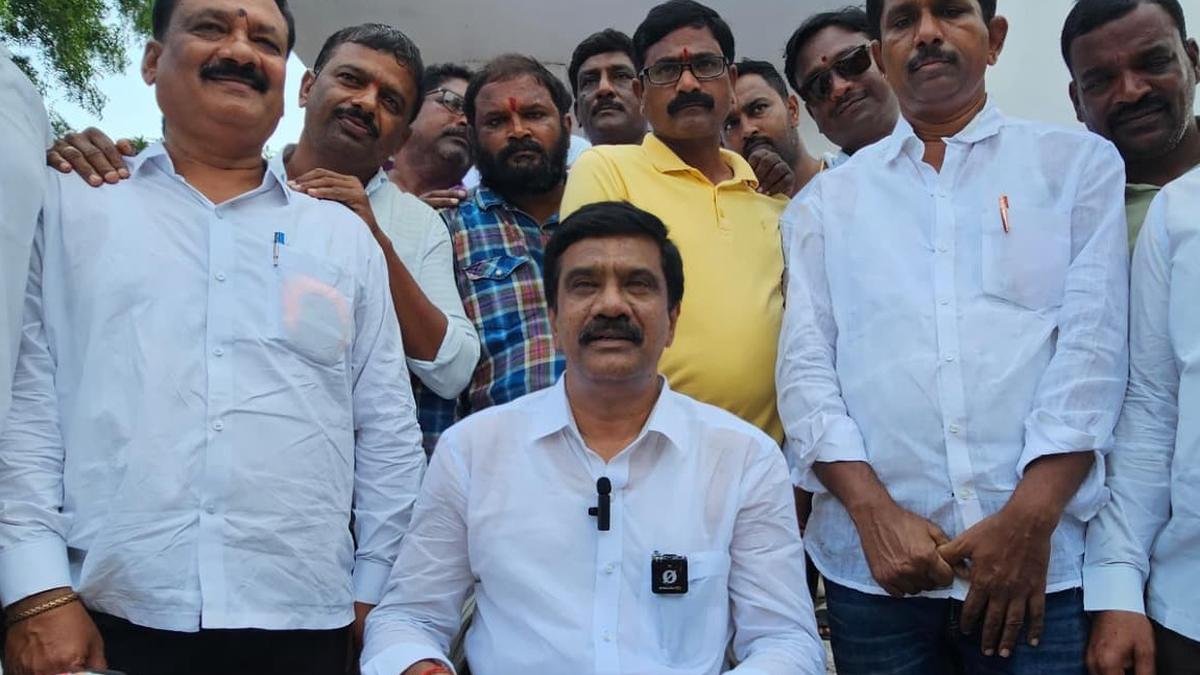 BRS leaders hit out on urea shortage