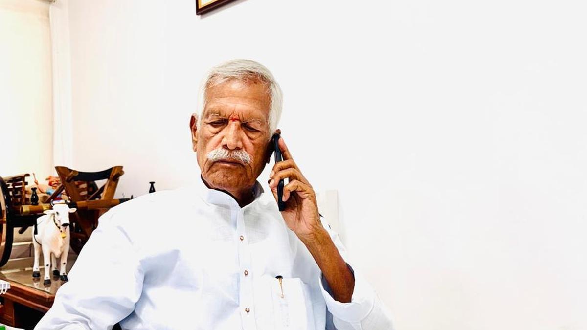 Cotton farmers advised not to sell produce to private markets