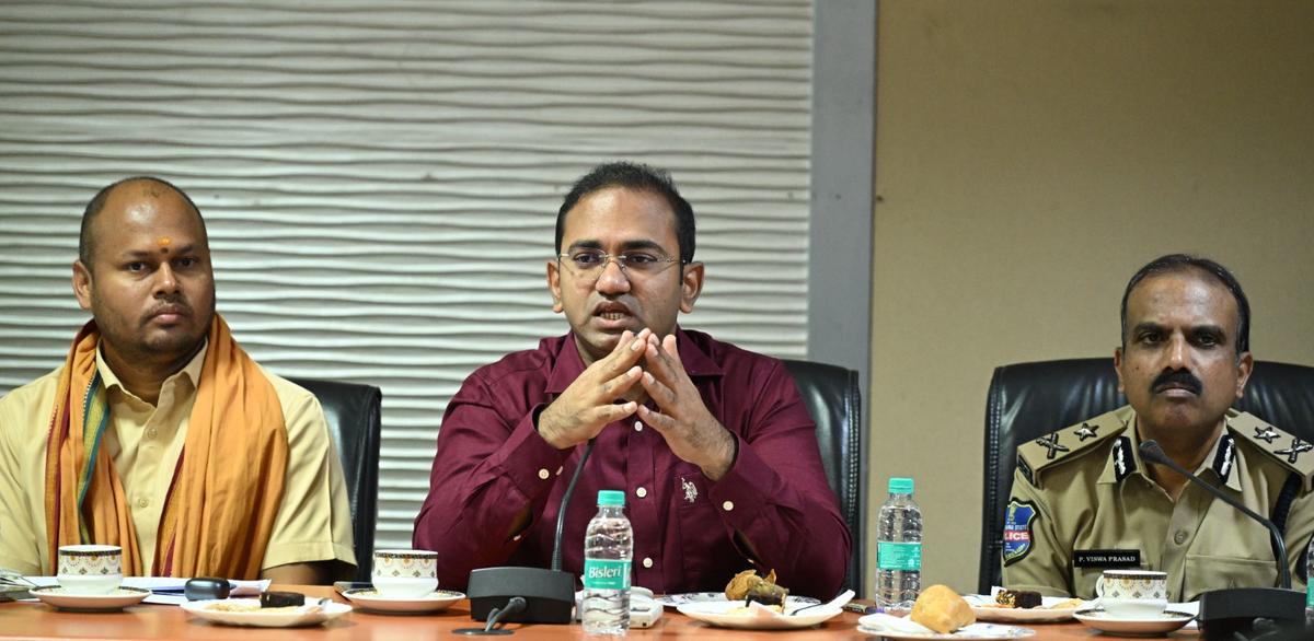 Chairman of Managing Director of TGSPDCL Musharraf Ali Faruqui (centre) speaking at a meeting on removal of obstructions from busy roads in Hyderabad on Friday.