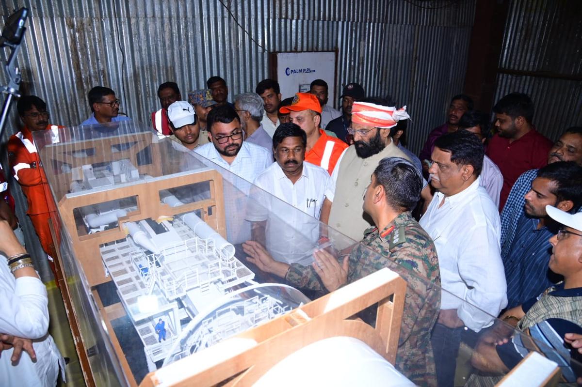 Team leaders of rescue agencies explaining the difficulties involved in the last 70 meters of the SLBC tunnel debris removal to Minister N. Uttam Kumar Reddy near Domalapenta on Saturday. Team leaders of rescue agencies explaining the difficulties involved in the last 70 meters of the SLBC tunnel debris removal to Minister N. Uttam Kumar Reddy near Domalapenta on Saturday.