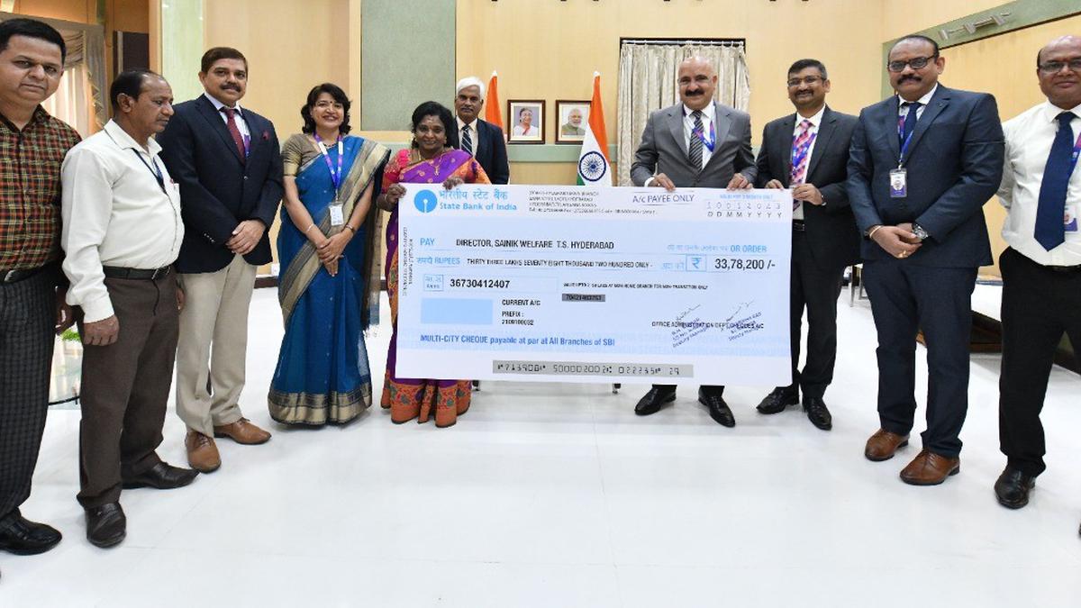 SBI staff contribute ₹33.78 lakh to Armed Forces Flag Day Fund
