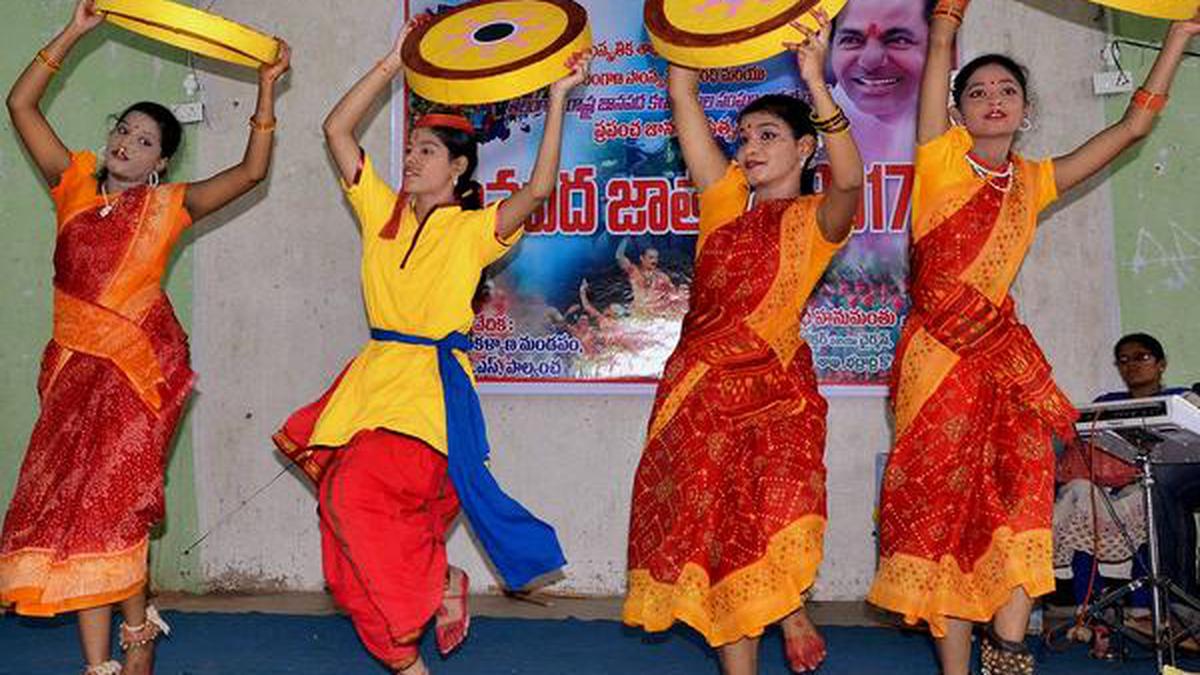 Captivating performance by schoolchildren - The Hindu