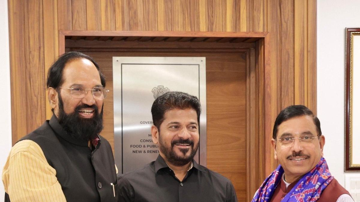 CM Revanth and Minister Uttam urge Centre to procure 30 LMT boiled rice; release ₹1,468.94 crore arrears