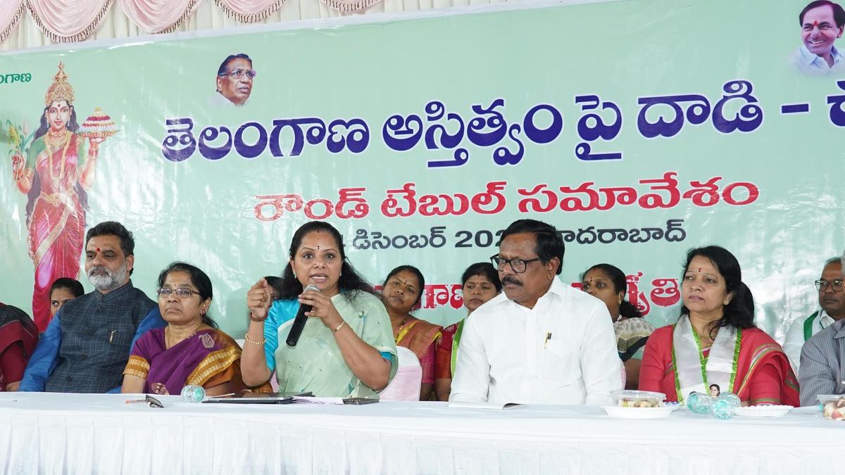 ‘Govt. hurting people’s emotions by removing ‘bathukamma’ from Telangana Talli statue’