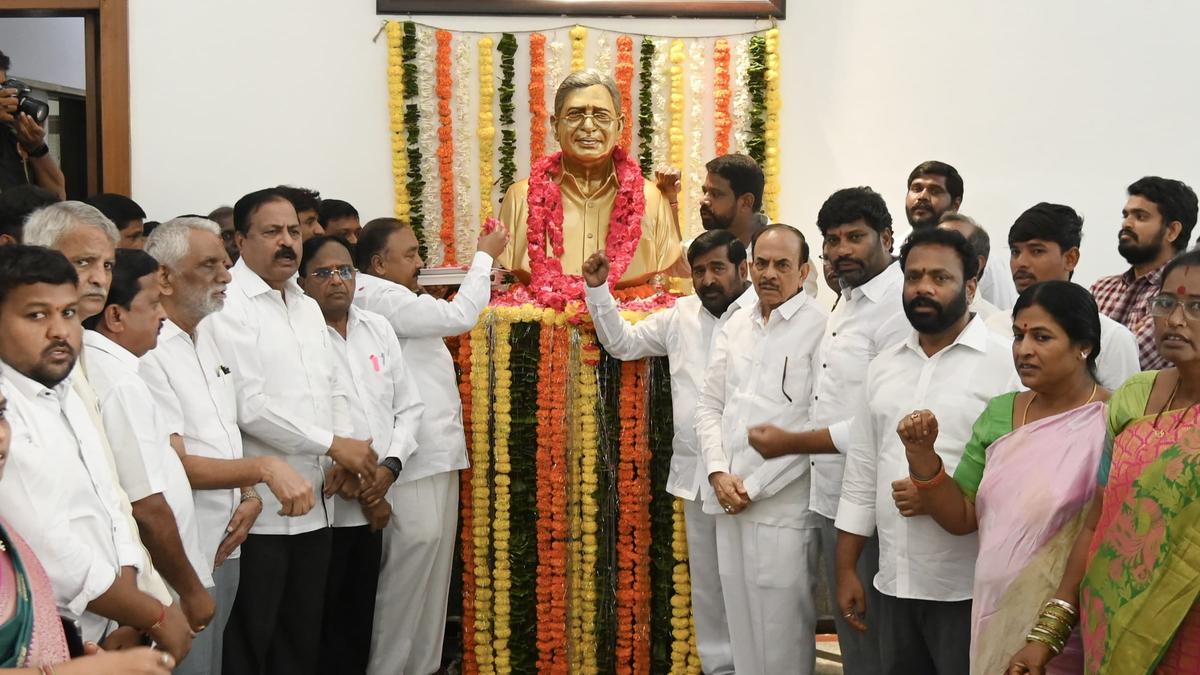 Tributes paid to Telangana ideologue Jayashankar on his 13th death anniversary