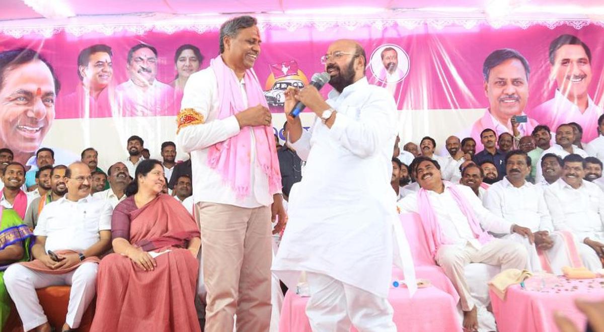 BRS leaders Palla Rajeshwar Reddy and Muthireddy Yadagiri Reddy sharing a light moment after the leadership convinced them to work together in Jangaon. 