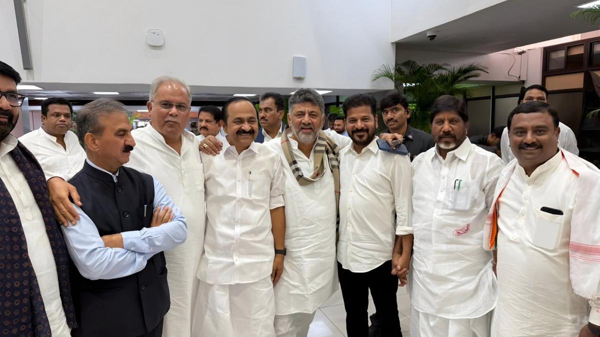 Revanth terms his Kerala visit as ‘Reunion of Congress friends’