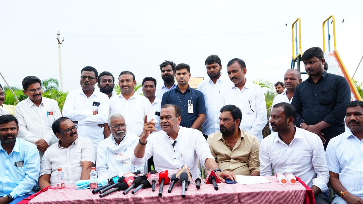 Land acquisition for RRR only with farmers’ consent: Komatireddy