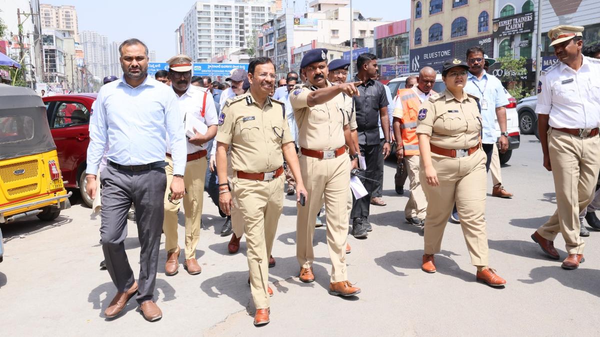 Sajjanar, Karnan inspect Shaikpet-Masab Tank model corridor works