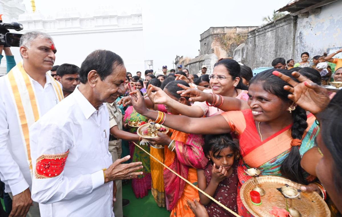 Women welcoming BRS president and Chief Minister K. Chandrasekhar Rao in Konaipally village on Saturday.
