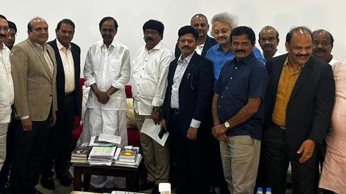 Kapu community delegation meets KCR