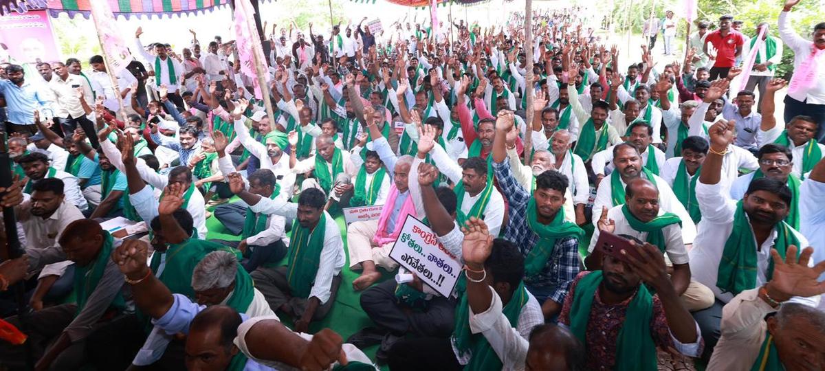 Farmers participating a protest for crop loan waiver for all those who have dues up to ₹2 lakh at Nangunur in Siddipet distrct on Friday.