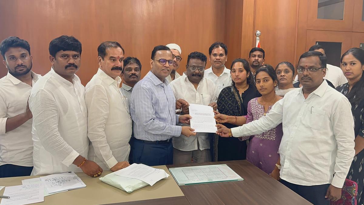 NEET qualifiers, parents meet Chief Secretary on ‘local candidate’ status