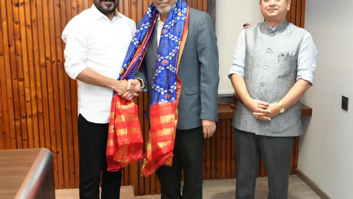 PM’s Economic Advisory Council Chairman meets CM Revanth