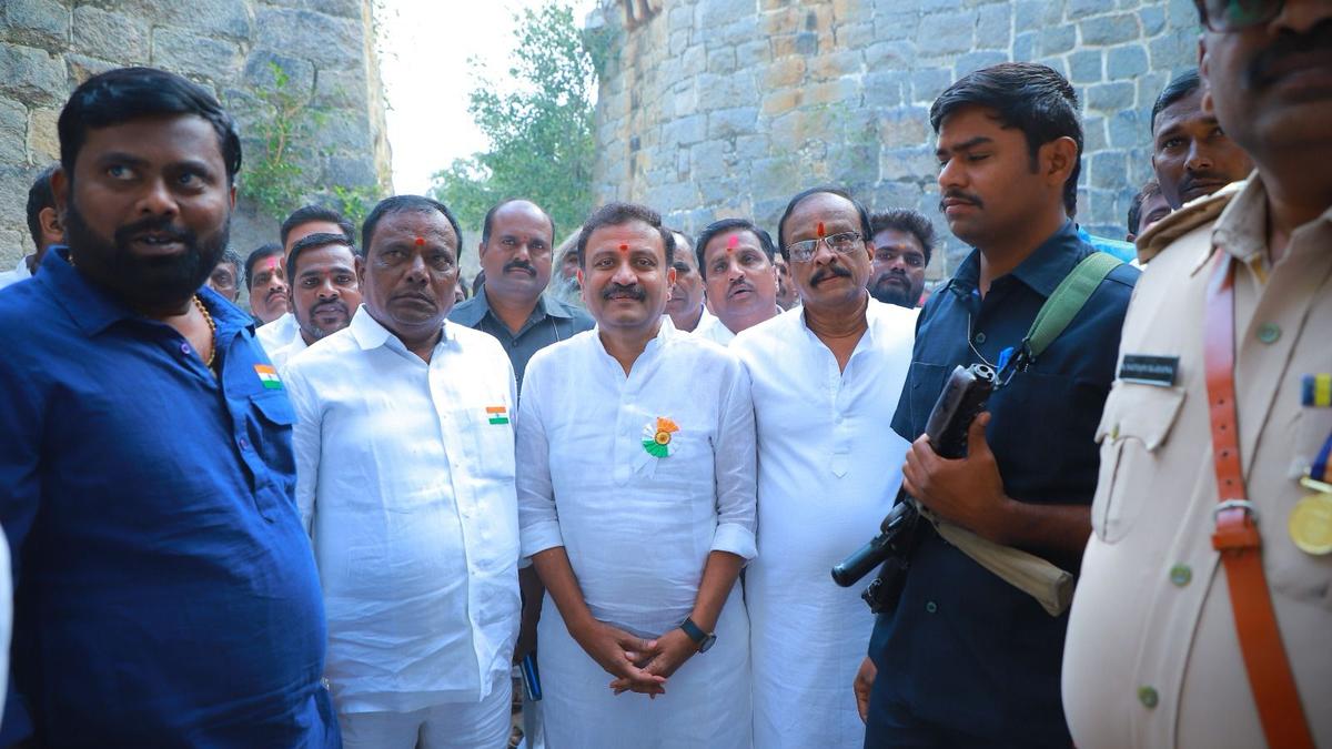 Historic Kowlas Fort in Jukkal reverberates with patriotism