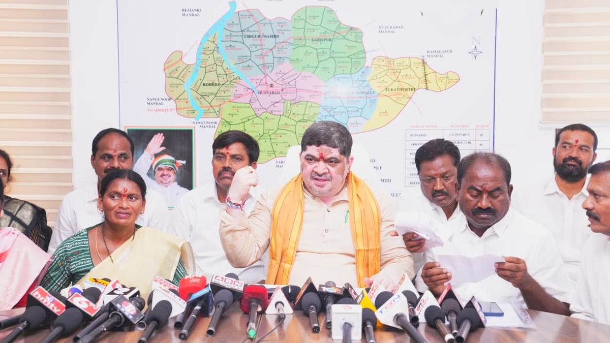 Ponnam demands apology from Pawan Kalyan