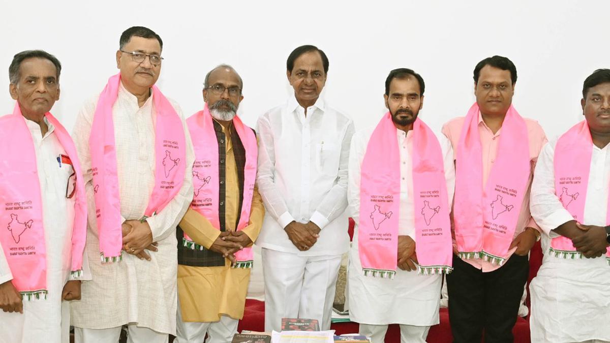 Leaders, including  ex-MP, MLAs from Madhya Pradesh, join BRS