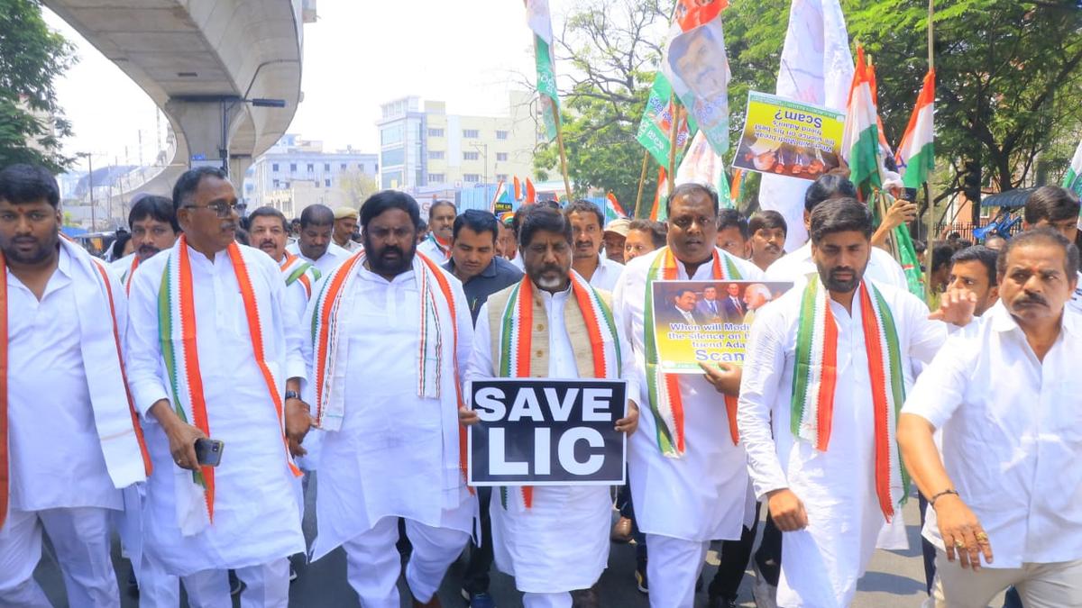 ‘Chalo Raj Bhavan’ of Congress against ‘Adani Scam’ foiled by police