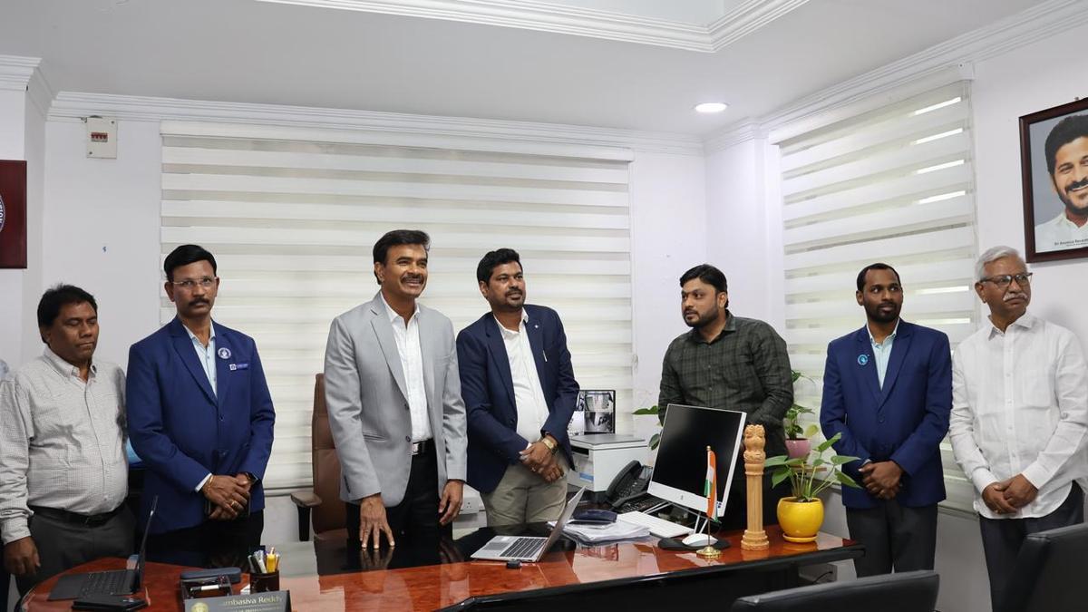 Official reviews work of Directorate of Prosecution, inaugurates e-Office system