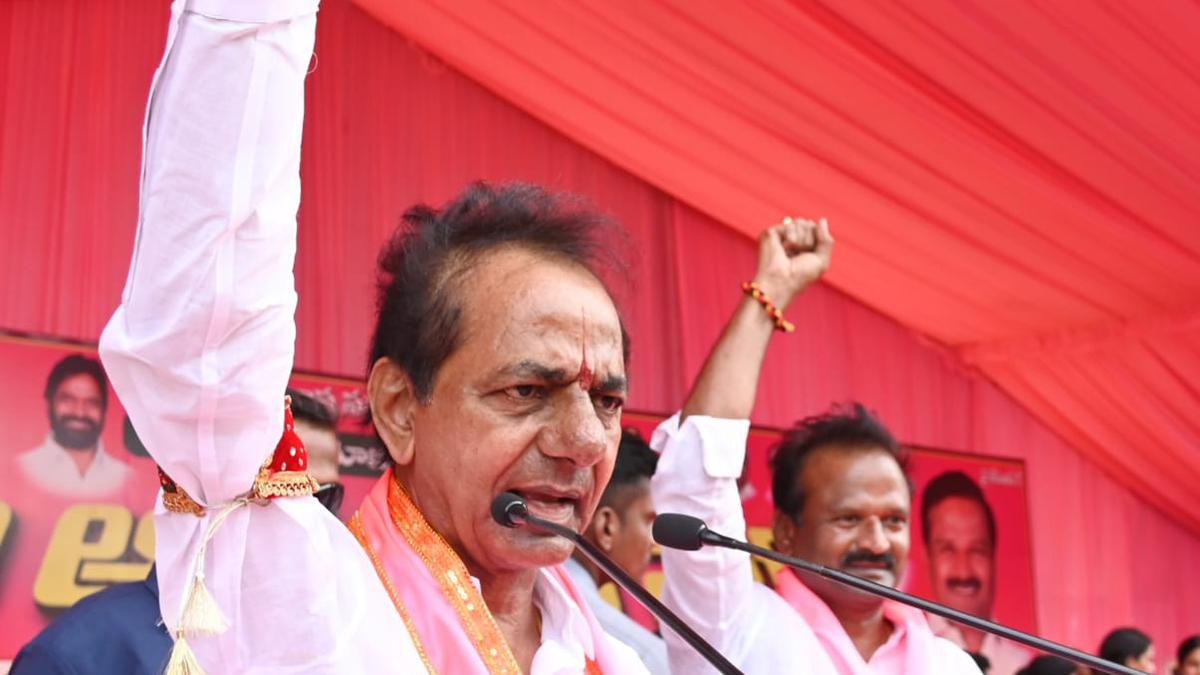 KCR blames Congress for reducing Palamuru to land of distress migration