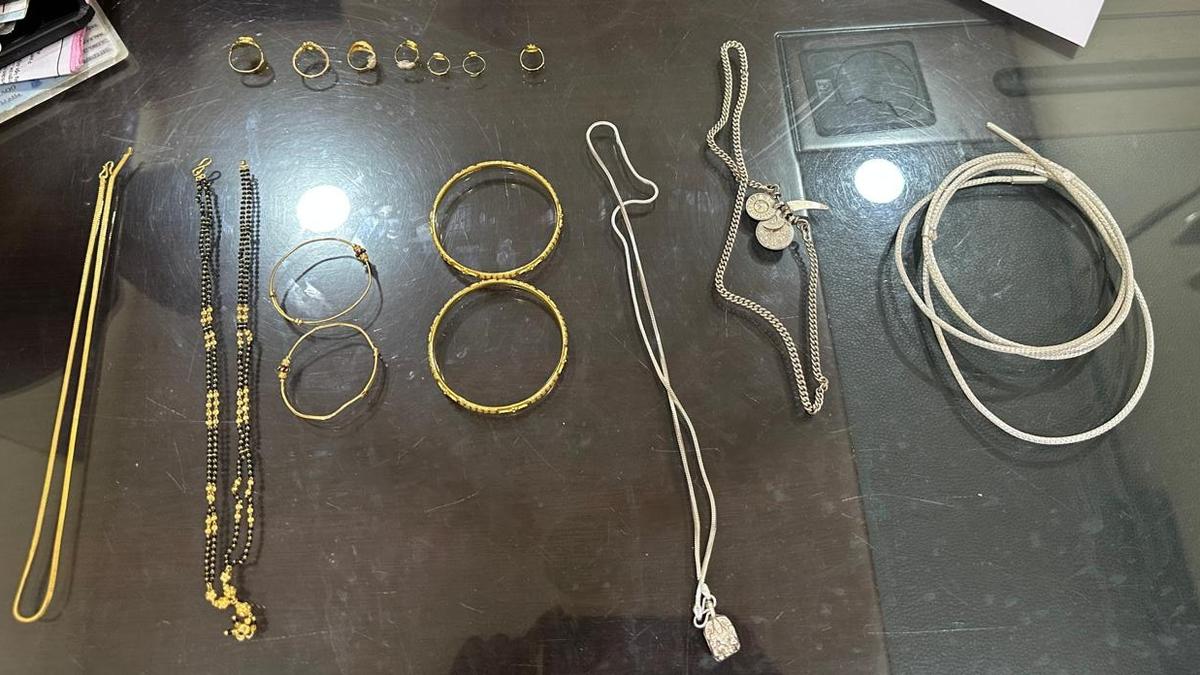 Woman addicted to online betting steals from brother’s home to clear ₹5 lakh debt