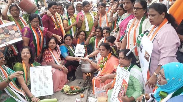 Mahila Congress protests against price hike