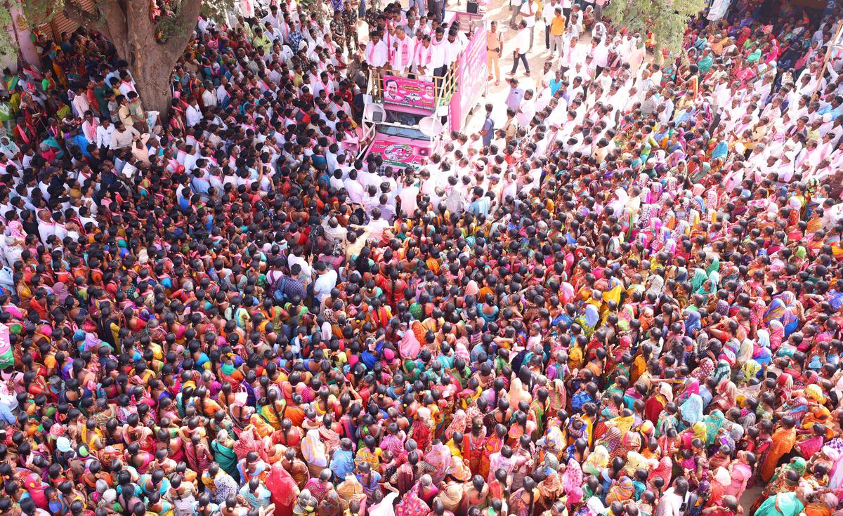BRS leader T. Harish Rao speaking in a road show at Markuk in Gajwel constituency on Friday. 