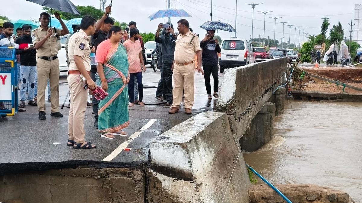 https://th-i.thgim.com/public/news/national/telangana/poof36/article69987868.ece/alternates/LANDSCAPE_1200/WhatsApp%20Image%202025-08-28%20at%203.27.25%20PM%201.jpeg