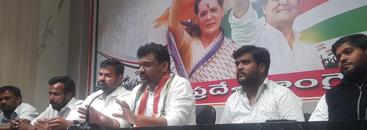 Will not let TRS leaders move if vacancies are not filled: Youth Congress