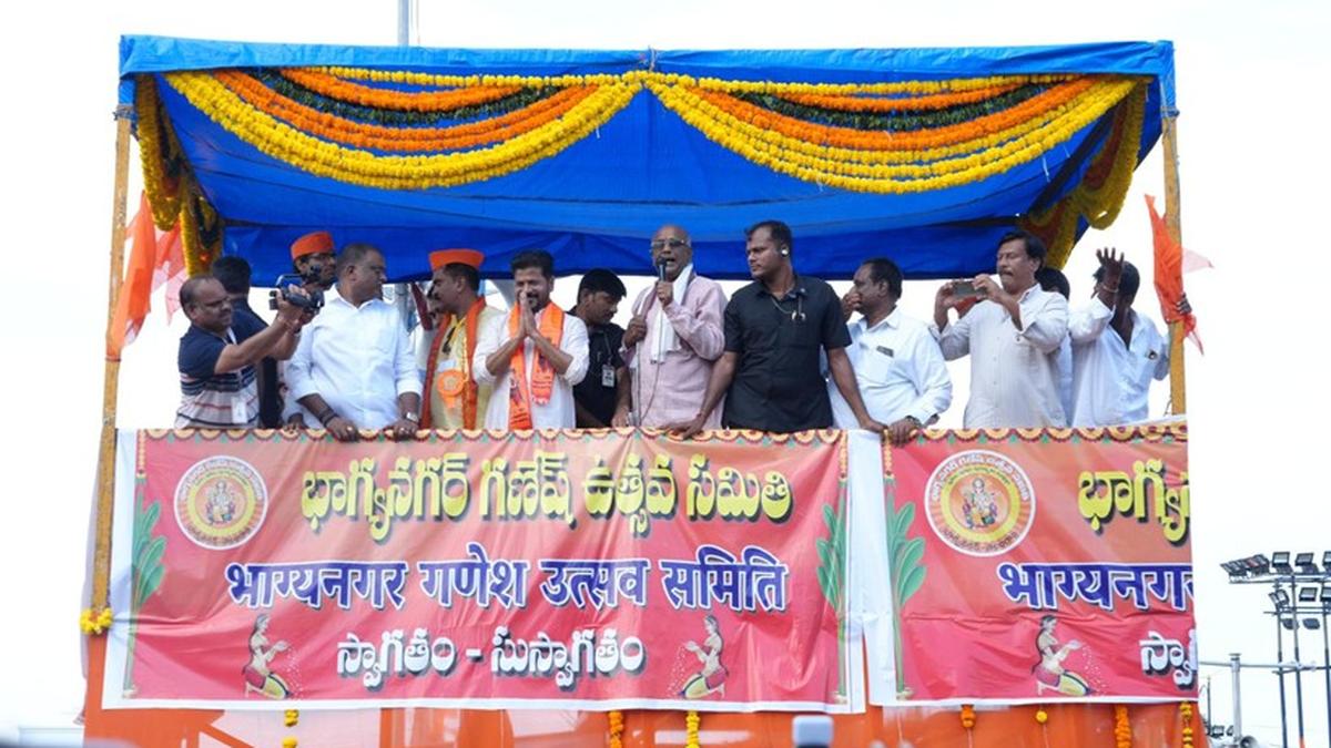 Revanth Reddy joins Ganesh immersion, people see both religious and political message 