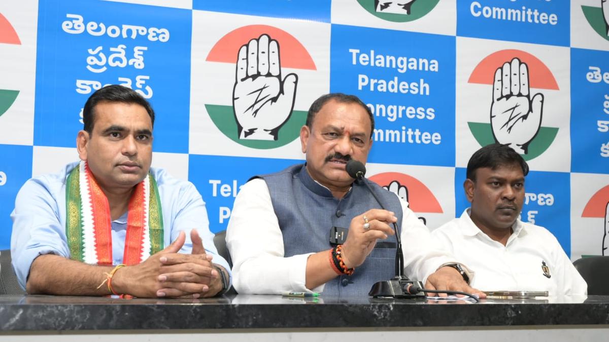 Union Aviation Minister was brought to Hyderabad by Kishan Reddy to please KCR: TPCC president Mahesh Goud