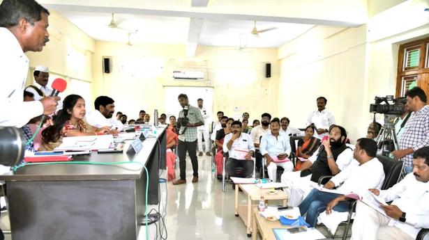 Grill TRS, BJP leaders on failed promises: Uttam