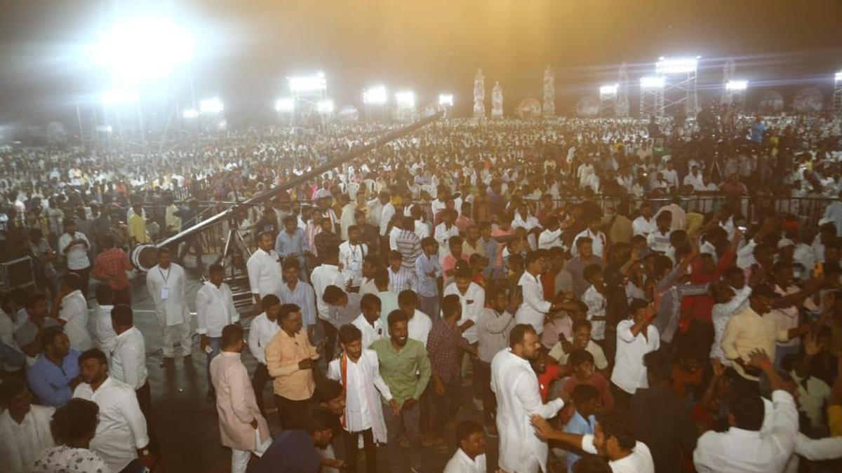 Revanth: Congress will win 14 seats in combined Mahabubanagar, asks Dalits and Girijans to bust feudal attitude of BRS leaders