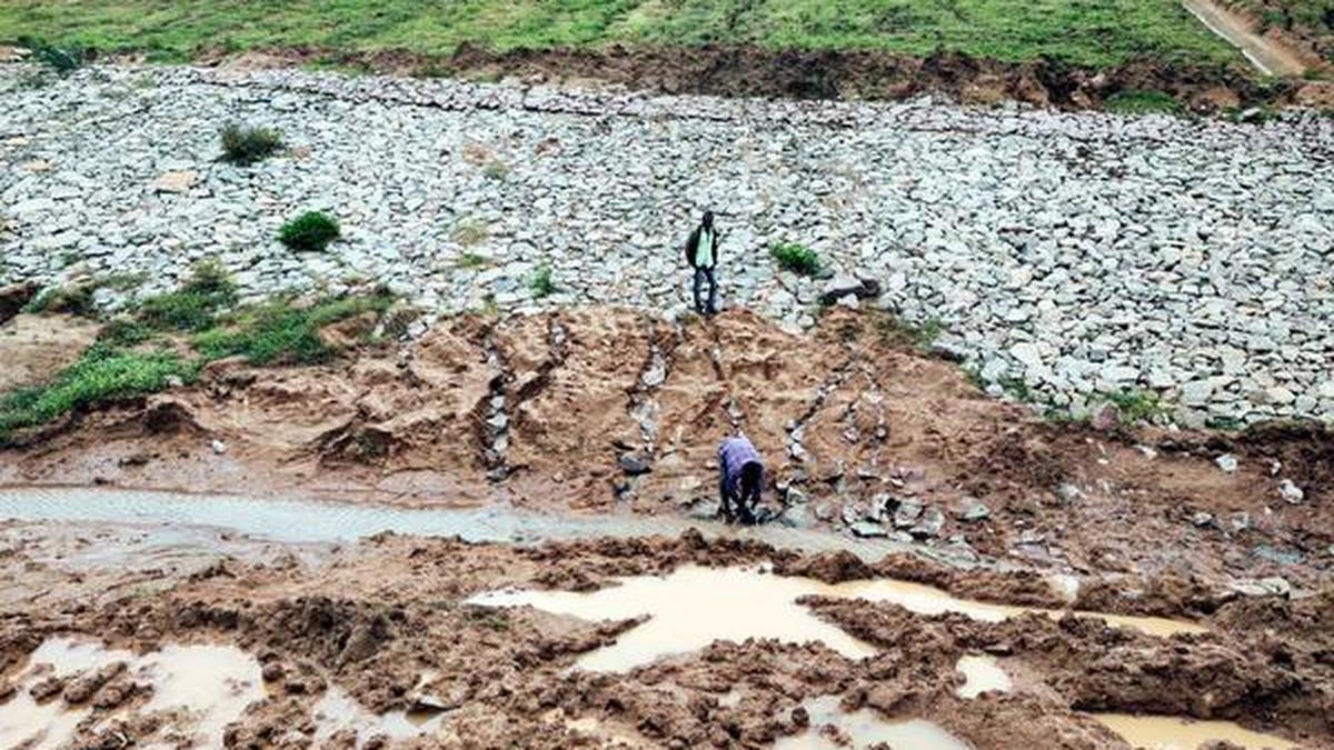 Water leaking from Kondapochamma reservoir - The Hindu