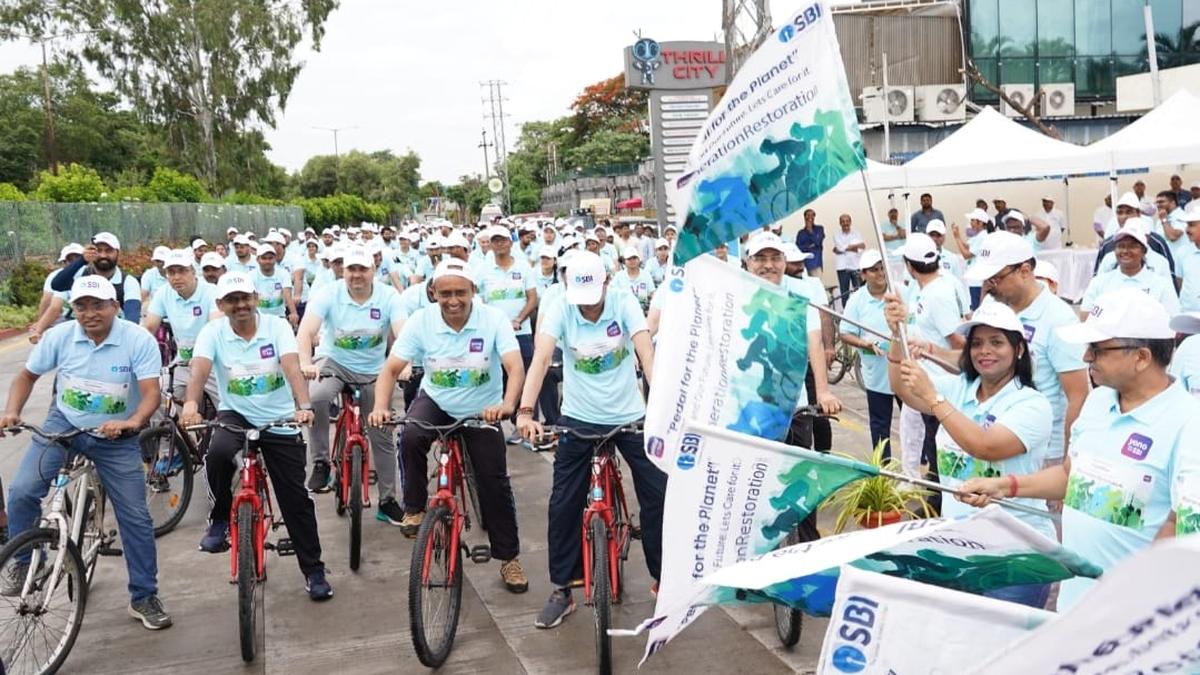 SBI Hyderabad Circle holds cyclothon for staff 