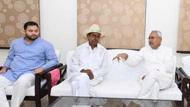 KCR holds discussion with Nitish Kumar in Patna
