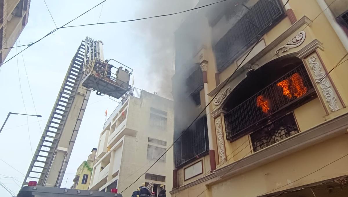 Fire broke out in a ground-plus-three-floor building in Afzalgunj, Hyderabad on Thursday morning Fire broke out in a ground-plus-three-floor building in Afzalgunj, Hyderabad on Thursday morning