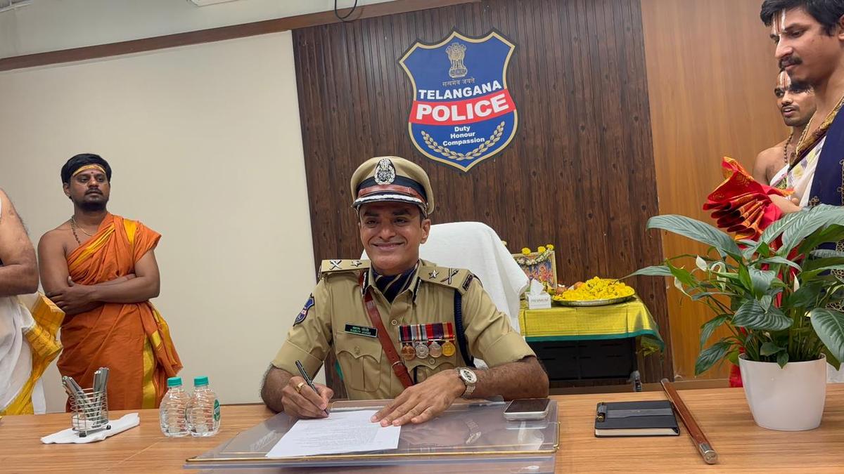 Tarun Joshi takes charge as Future City Police Commissioner