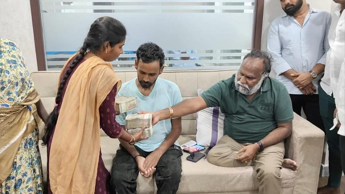 Jagga Reddy donates ₹10 lakh to cancer patient on Rahul Gandhi’s birthday