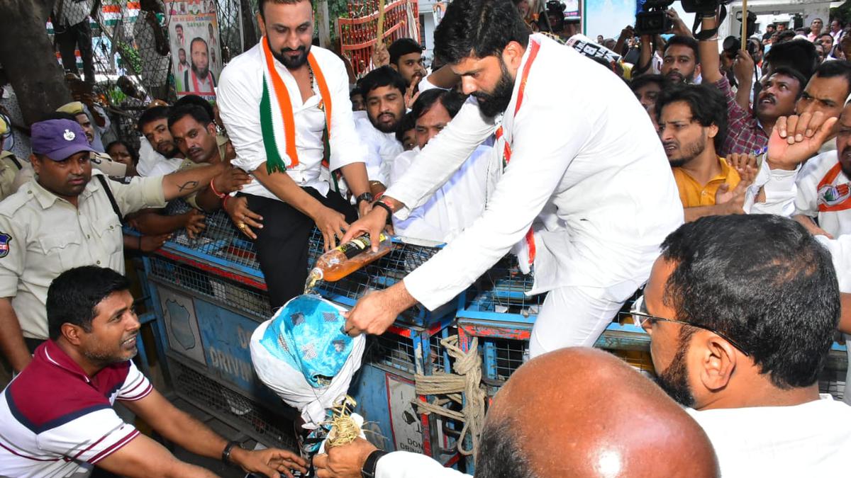 Telangana Congress burns PM Modi’s effigy