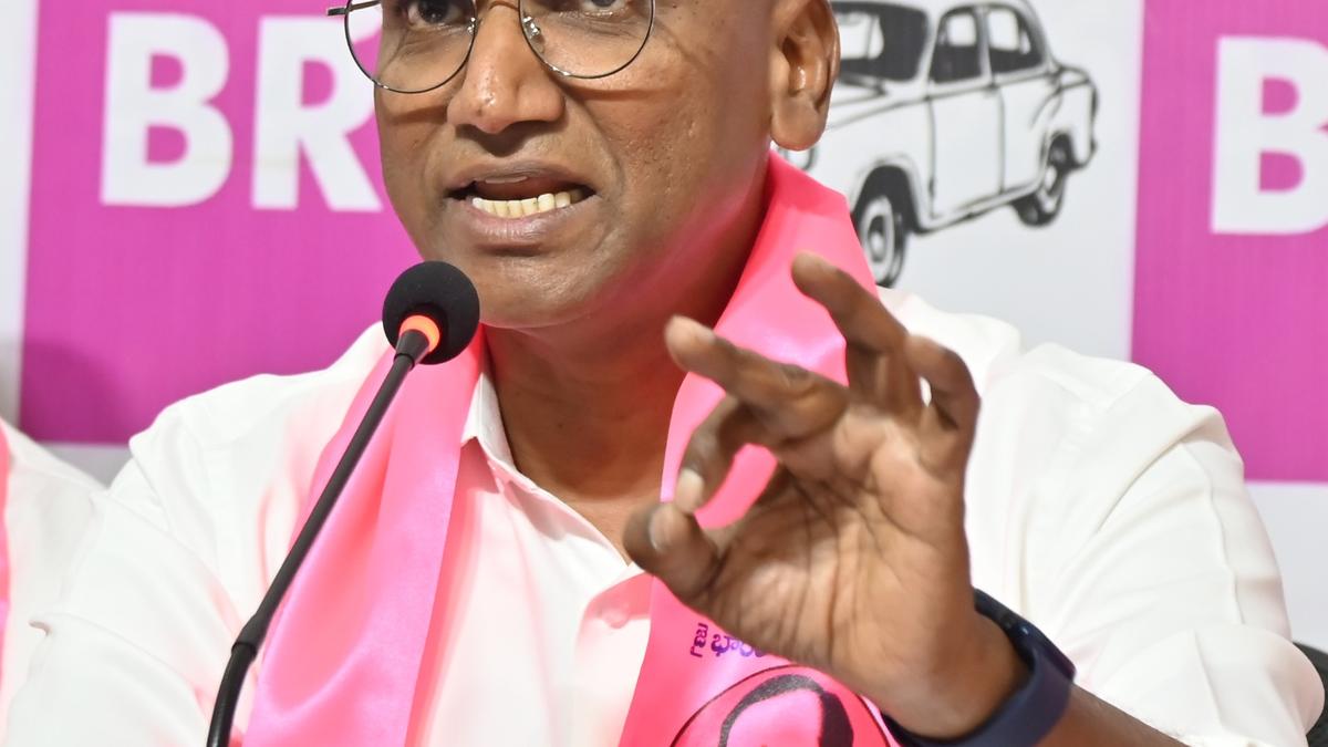 Govt. conspiring to implicate KCR, KTR, Harish Rao in phone-tapping case: Praveen Kumar