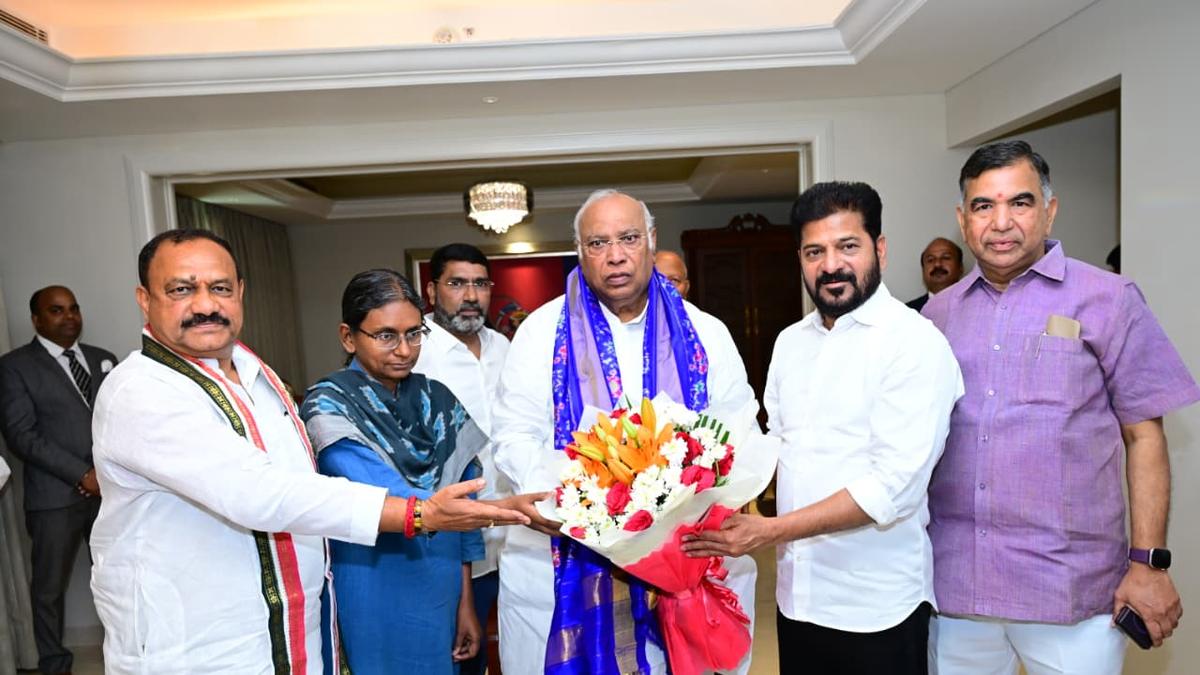 Mallikarjun Kharge meets Telangana leaders during Hyderabad stopover