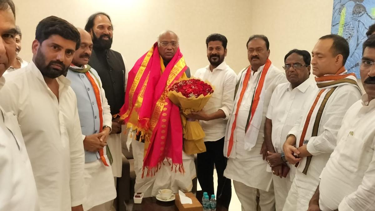 TS Congress leaders meet Kharge