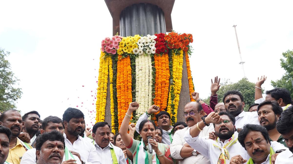 Kavitha launches ‘Janam Baata’ yatra; apologises to families of Telangana Martyrs for ‘10 years of injustice’