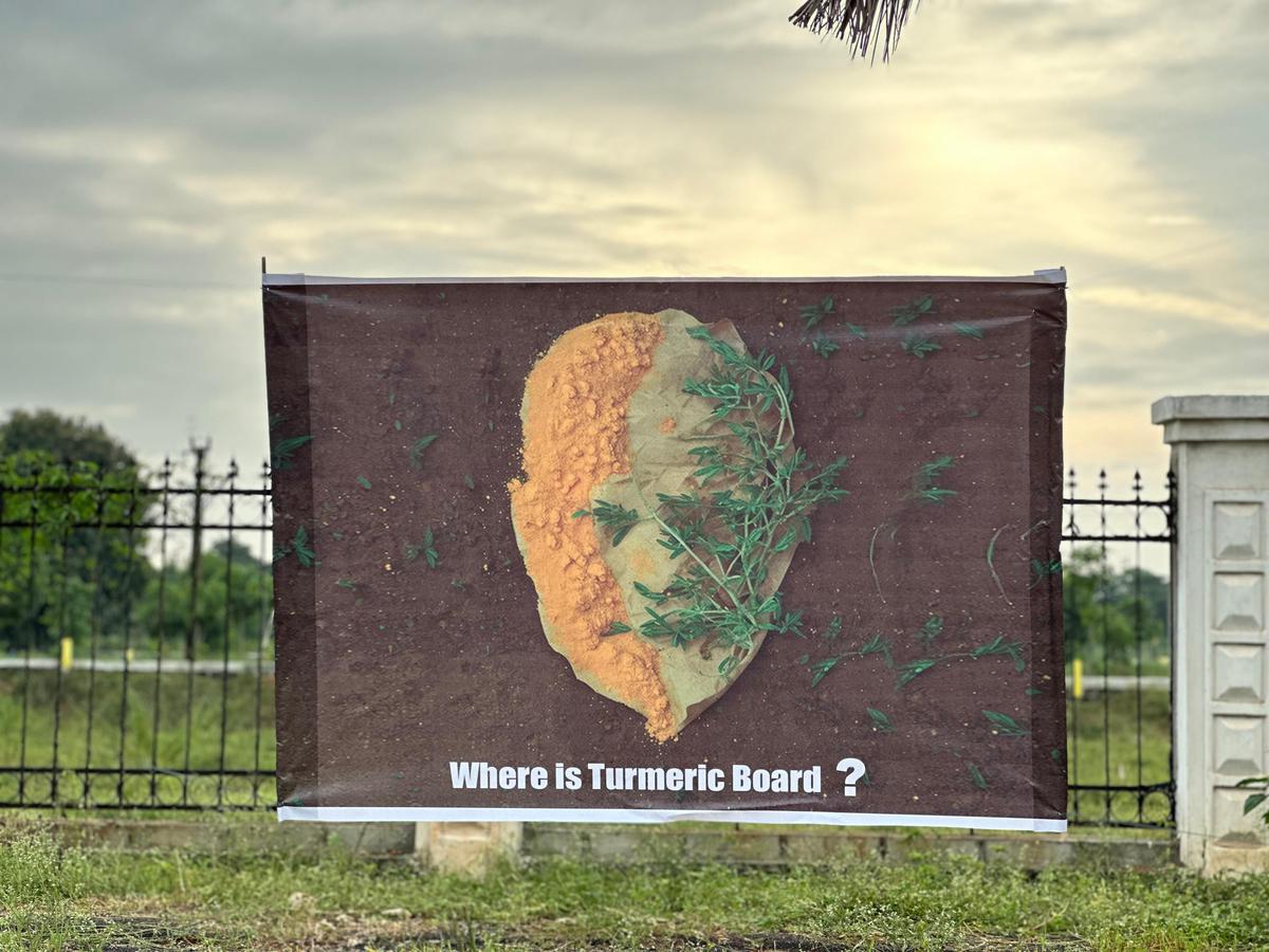 Some posters questioned Mr. Modi on the Centre’s’refusal’ to accord national status to the Palamuru-Rangareddy Lift Irrigation Scheme (PRLIS) and the failure to establish a turmeric board for farmers in Nizamabad as promised by Nizamabad MP Dharmapuri Arvind during his poll campaign. 