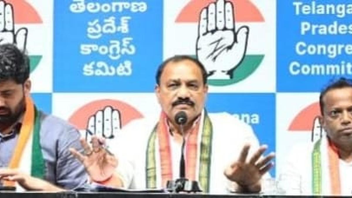 TPCC president charges BJP and BRS with colluding to mislead Group-I candidates