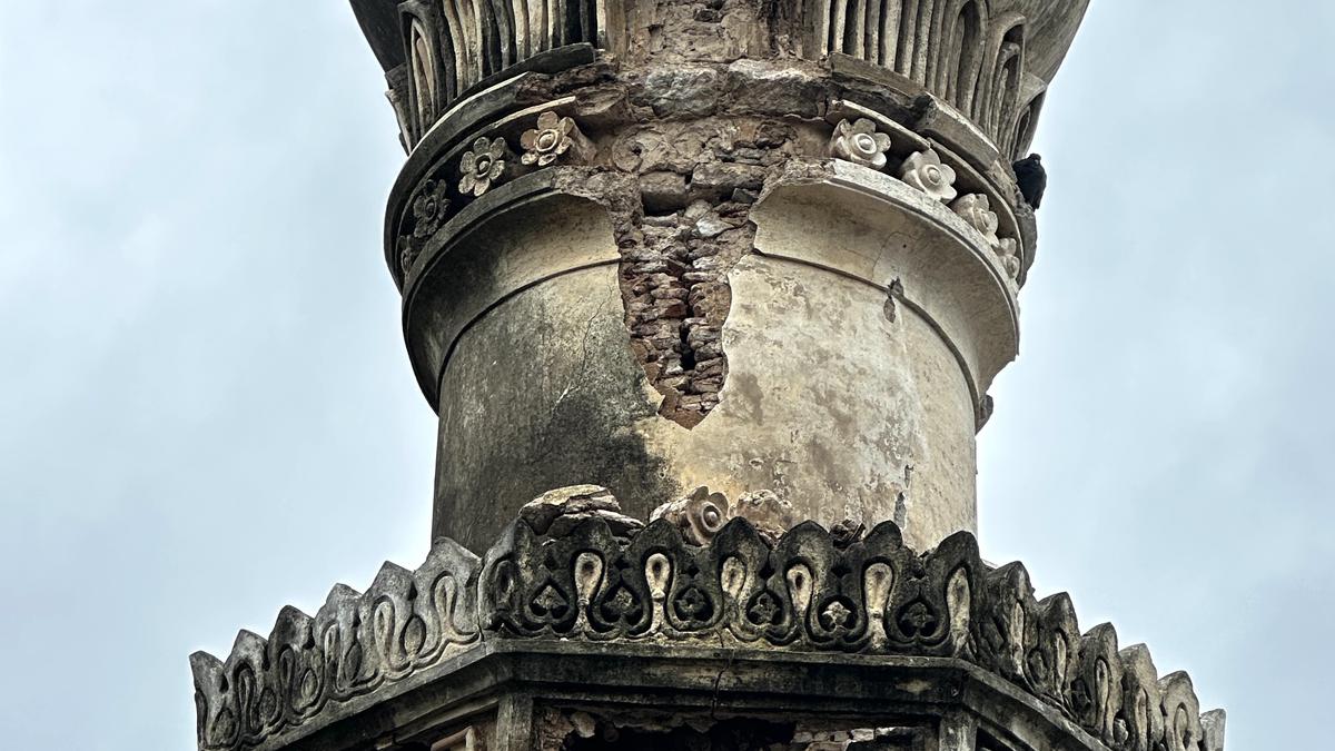 Lightning damages 400-year-old masjid near Golconda