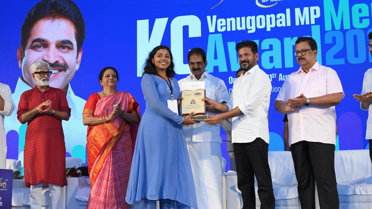 Young voters key to changing country’s destiny, Revanth Reddy tells Kerala students