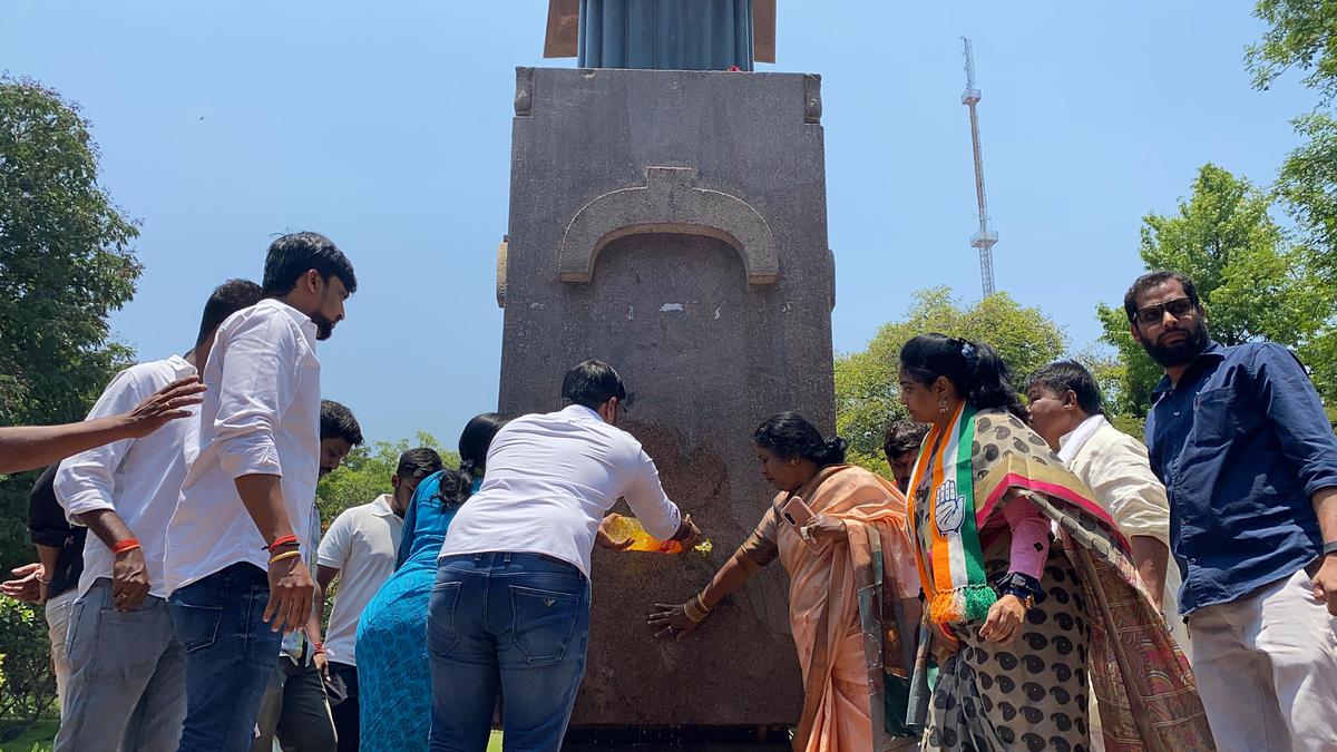 Congress MLC cleanses Martyrs’ Memorial after Harish Rao’s visit